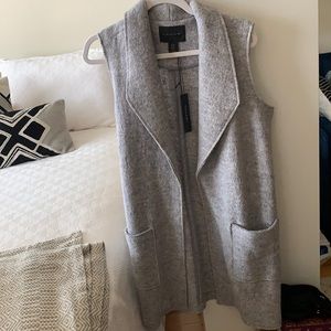 NWT Wool blend gray vest with collar and pockets